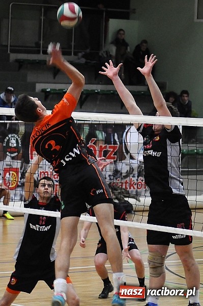 Zdjęcie w galerii na portalu naszraciborz.pl: Siatkarski AZS w końcu zwycięski wiadomości z regionu