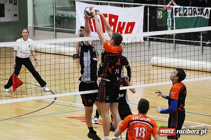 Zdjęcie w galerii na portalu naszraciborz.pl: Siatkarski AZS w końcu zwycięski wiadomości z regionu