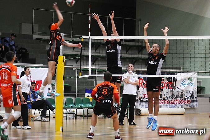 Zdjęcie w galerii na portalu naszraciborz.pl: Siatkarski AZS w końcu zwycięski wiadomości z regionu