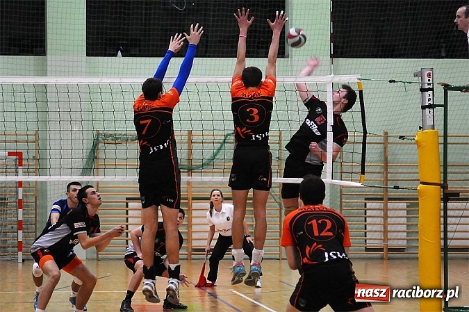 Zdjęcie w galerii na portalu naszraciborz.pl: Siatkarski AZS w końcu zwycięski wiadomości z regionu