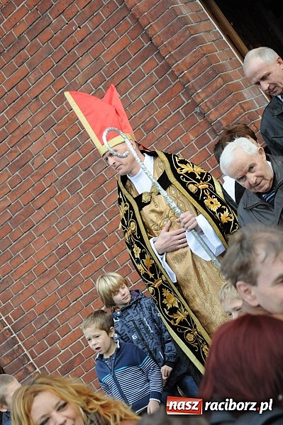 Zdjęcie w galerii na portalu naszraciborz.pl: Wspomnienie św. Marcina. W Brzeziu na wszystkich czekały dziś słodkie rogaliki wiadomości z regionu