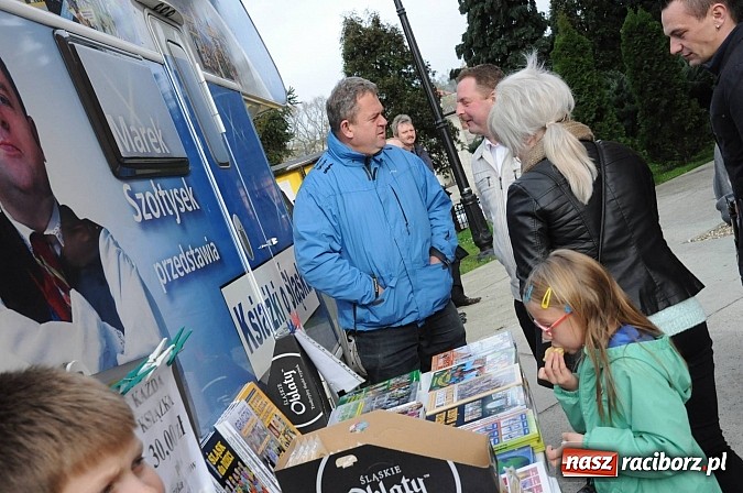Zdjęcie w galerii na portalu naszraciborz.pl: Wspomnienie św. Marcina. W Brzeziu na wszystkich czekały dziś słodkie rogaliki wiadomości z regionu