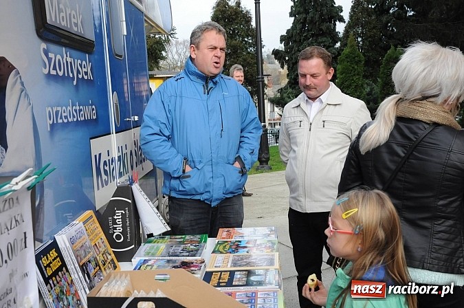 Zdjęcie w galerii na portalu naszraciborz.pl: Wspomnienie św. Marcina. W Brzeziu na wszystkich czekały dziś słodkie rogaliki wiadomości z regionu