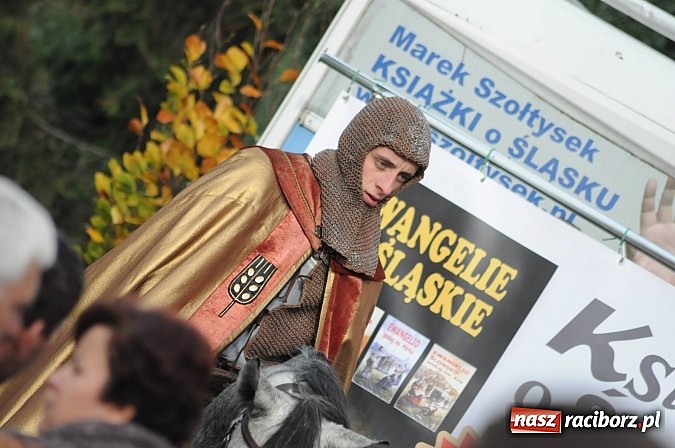 Zdjęcie w galerii na portalu naszraciborz.pl: Wspomnienie św. Marcina. W Brzeziu na wszystkich czekały dziś słodkie rogaliki wiadomości z regionu