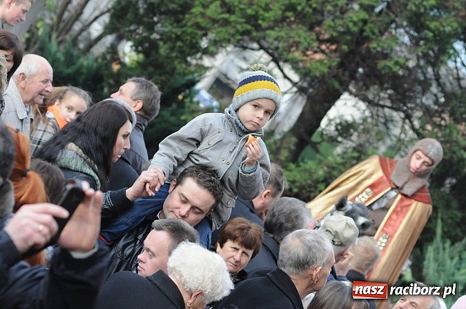 Zdjęcie w galerii na portalu naszraciborz.pl: Wspomnienie św. Marcina. W Brzeziu na wszystkich czekały dziś słodkie rogaliki wiadomości z regionu