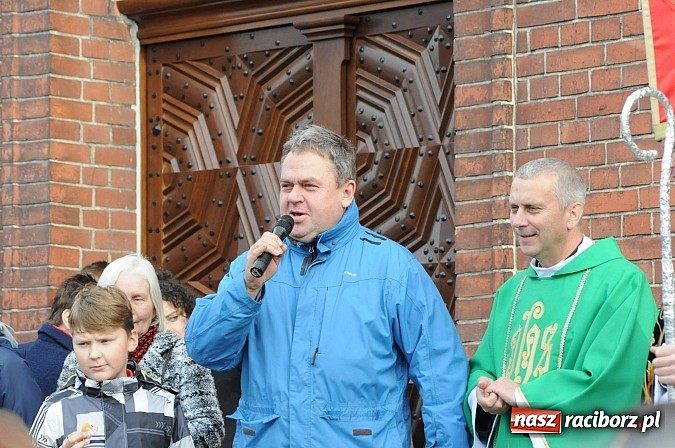 Zdjęcie w galerii na portalu naszraciborz.pl: Wspomnienie św. Marcina. W Brzeziu na wszystkich czekały dziś słodkie rogaliki wiadomości z regionu