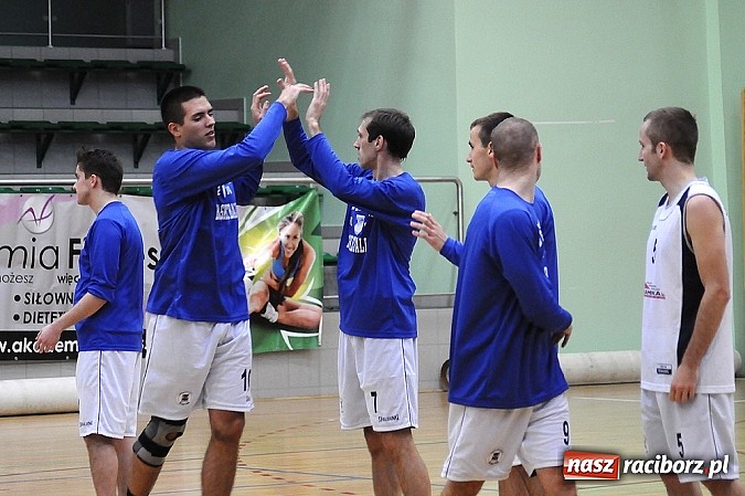 Zdjęcie w galerii na portalu naszraciborz.pl: Derby Raciborza dla Ofensywy wiadomości z regionu