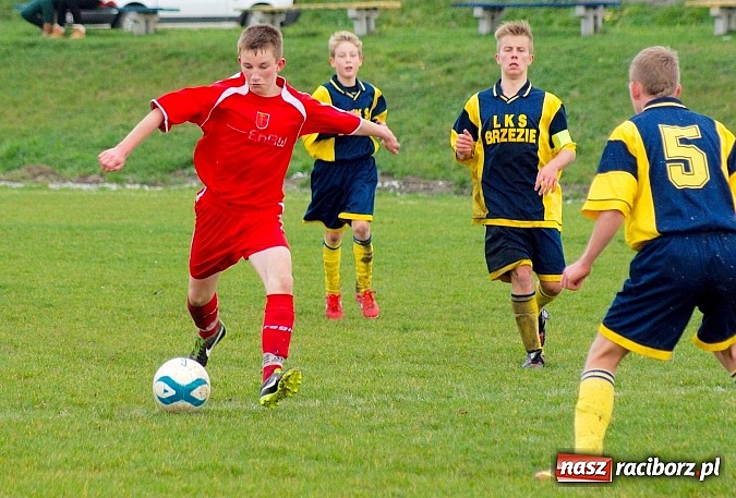 Zdjęcie w galerii na portalu naszraciborz.pl: Bezproblemowa wygrana juniorów Krzanowic wiadomości z regionu