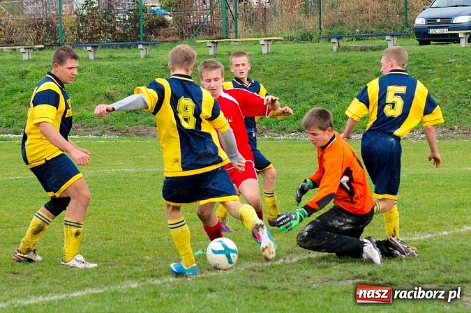 Zdjęcie w galerii na portalu naszraciborz.pl: Bezproblemowa wygrana juniorów Krzanowic wiadomości z regionu