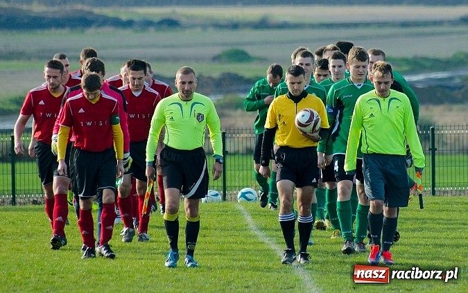 Zdjęcie w galerii na portalu naszraciborz.pl: Brzezie na kolanach. Mury Zameczku Czernica nie do sforsowania wiadomości z regionu