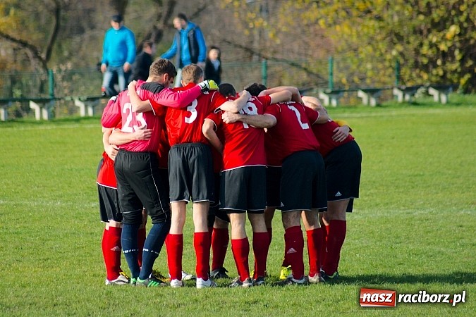 Zdjęcie w galerii na portalu naszraciborz.pl: Brzezie na kolanach. Mury Zameczku Czernica nie do sforsowania wiadomości z regionu