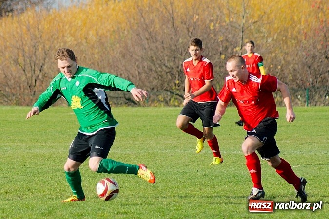 Zdjęcie w galerii na portalu naszraciborz.pl: Brzezie na kolanach. Mury Zameczku Czernica nie do sforsowania wiadomości z regionu
