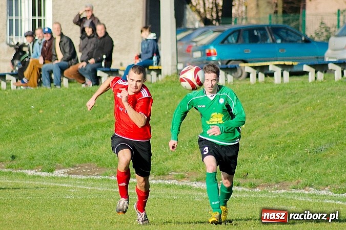 Zdjęcie w galerii na portalu naszraciborz.pl: Brzezie na kolanach. Mury Zameczku Czernica nie do sforsowania wiadomości z regionu