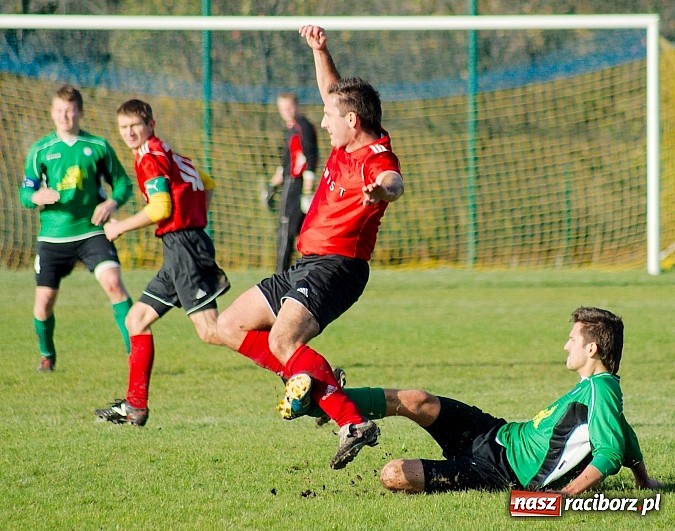 Zdjęcie w galerii na portalu naszraciborz.pl: Brzezie na kolanach. Mury Zameczku Czernica nie do sforsowania wiadomości z regionu