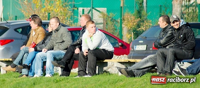 Zdjęcie w galerii na portalu naszraciborz.pl: Brzezie na kolanach. Mury Zameczku Czernica nie do sforsowania wiadomości z regionu