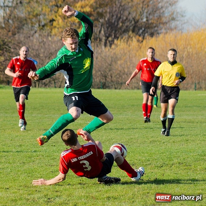 Zdjęcie w galerii na portalu naszraciborz.pl: Brzezie na kolanach. Mury Zameczku Czernica nie do sforsowania wiadomości z regionu