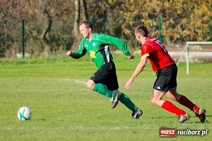 Zdjęcie w galerii na portalu naszraciborz.pl: Brzezie na kolanach. Mury Zameczku Czernica nie do sforsowania wiadomości z regionu