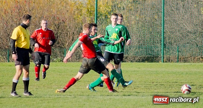 Zdjęcie w galerii na portalu naszraciborz.pl: Brzezie na kolanach. Mury Zameczku Czernica nie do sforsowania wiadomości z regionu