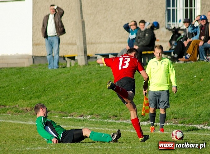 Zdjęcie w galerii na portalu naszraciborz.pl: Brzezie na kolanach. Mury Zameczku Czernica nie do sforsowania wiadomości z regionu