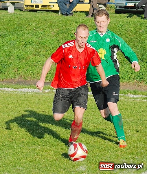 Zdjęcie w galerii na portalu naszraciborz.pl: Brzezie na kolanach. Mury Zameczku Czernica nie do sforsowania wiadomości z regionu