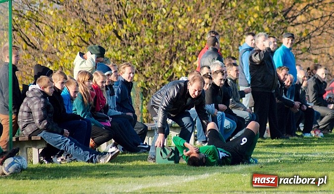 Zdjęcie w galerii na portalu naszraciborz.pl: Brzezie na kolanach. Mury Zameczku Czernica nie do sforsowania wiadomości z regionu