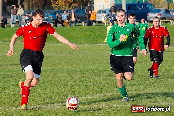Zdjęcie w galerii na portalu naszraciborz.pl: Brzezie na kolanach. Mury Zameczku Czernica nie do sforsowania wiadomości z regionu