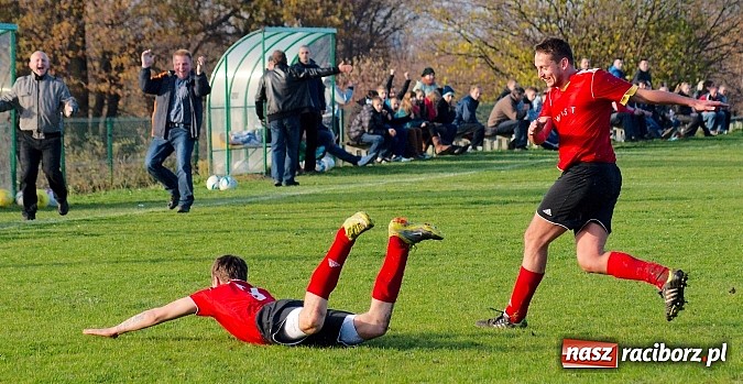 Zdjęcie w galerii na portalu naszraciborz.pl: Brzezie na kolanach. Mury Zameczku Czernica nie do sforsowania wiadomości z regionu