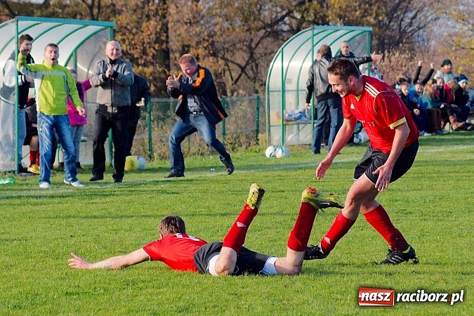 Zdjęcie w galerii na portalu naszraciborz.pl: Brzezie na kolanach. Mury Zameczku Czernica nie do sforsowania wiadomości z regionu
