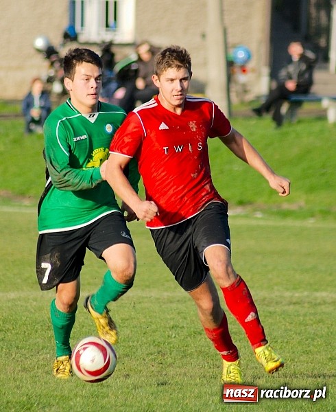 Zdjęcie w galerii na portalu naszraciborz.pl: Brzezie na kolanach. Mury Zameczku Czernica nie do sforsowania wiadomości z regionu