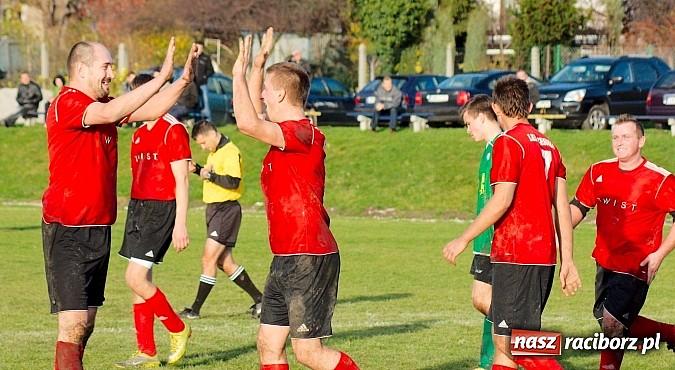 Zdjęcie w galerii na portalu naszraciborz.pl: Brzezie na kolanach. Mury Zameczku Czernica nie do sforsowania wiadomości z regionu