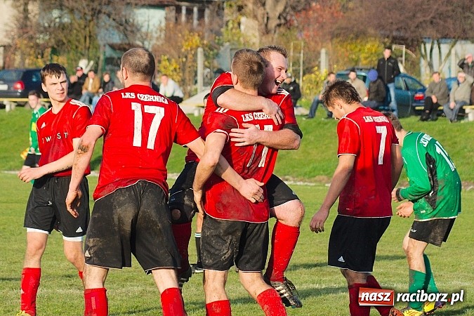 Zdjęcie w galerii na portalu naszraciborz.pl: Brzezie na kolanach. Mury Zameczku Czernica nie do sforsowania wiadomości z regionu