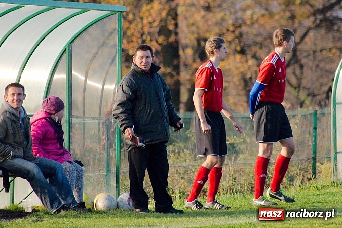 Zdjęcie w galerii na portalu naszraciborz.pl: Brzezie na kolanach. Mury Zameczku Czernica nie do sforsowania wiadomości z regionu