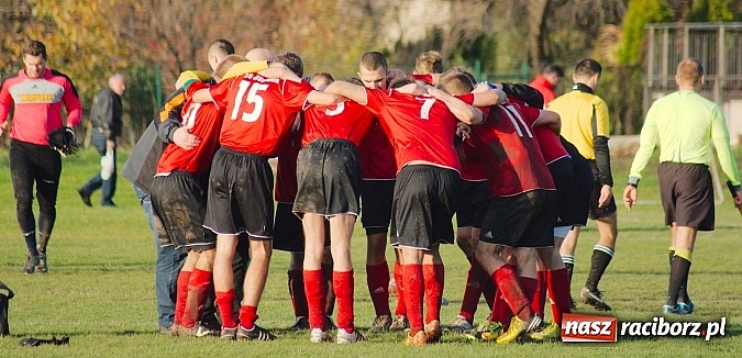 Zdjęcie w galerii na portalu naszraciborz.pl: Brzezie na kolanach. Mury Zameczku Czernica nie do sforsowania wiadomości z regionu