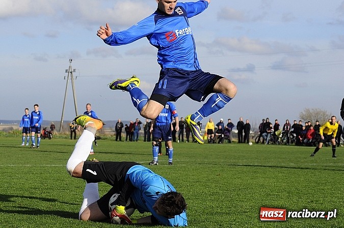Zdjęcie w galerii na portalu naszraciborz.pl: Borucin zwycięża w hicie A klasy wiadomości z regionu