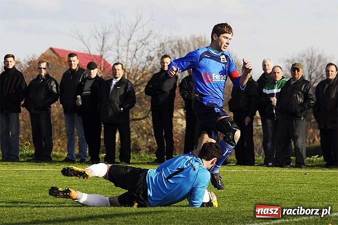 Zdjęcie w galerii na portalu naszraciborz.pl: Borucin zwycięża w hicie A klasy wiadomości z regionu
