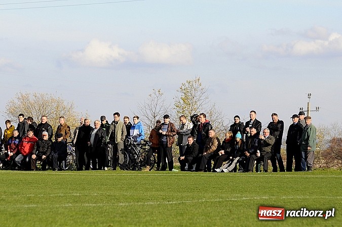 Zdjęcie w galerii na portalu naszraciborz.pl: Borucin zwycięża w hicie A klasy wiadomości z regionu