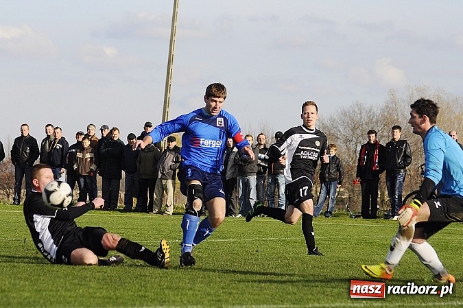 Zdjęcie w galerii na portalu naszraciborz.pl: Borucin zwycięża w hicie A klasy wiadomości z regionu