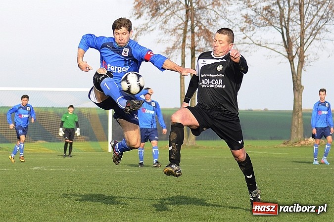 Zdjęcie w galerii na portalu naszraciborz.pl: Borucin zwycięża w hicie A klasy wiadomości z regionu