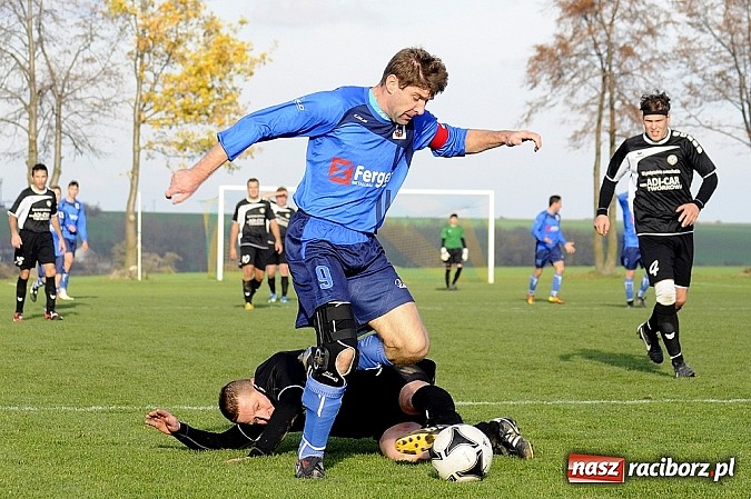 Zdjęcie w galerii na portalu naszraciborz.pl: Borucin zwycięża w hicie A klasy wiadomości z regionu