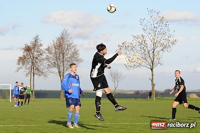Zdjęcie w galerii na portalu naszraciborz.pl: Borucin zwycięża w hicie A klasy wiadomości z regionu