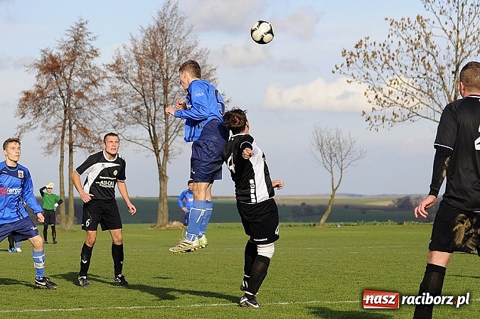 Zdjęcie w galerii na portalu naszraciborz.pl: Borucin zwycięża w hicie A klasy wiadomości z regionu