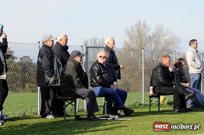 Zdjęcie w galerii na portalu naszraciborz.pl: Borucin zwycięża w hicie A klasy wiadomości z regionu