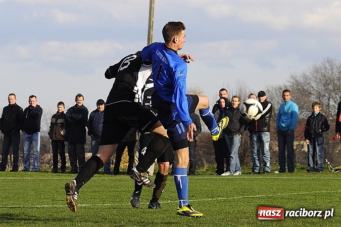 Zdjęcie w galerii na portalu naszraciborz.pl: Borucin zwycięża w hicie A klasy wiadomości z regionu