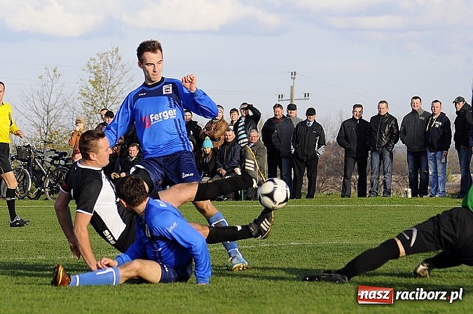 Zdjęcie w galerii na portalu naszraciborz.pl: Borucin zwycięża w hicie A klasy wiadomości z regionu