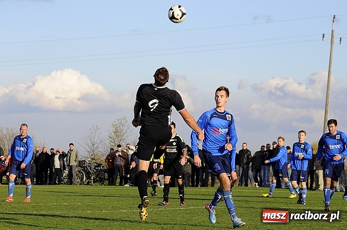 Zdjęcie w galerii na portalu naszraciborz.pl: Borucin zwycięża w hicie A klasy wiadomości z regionu