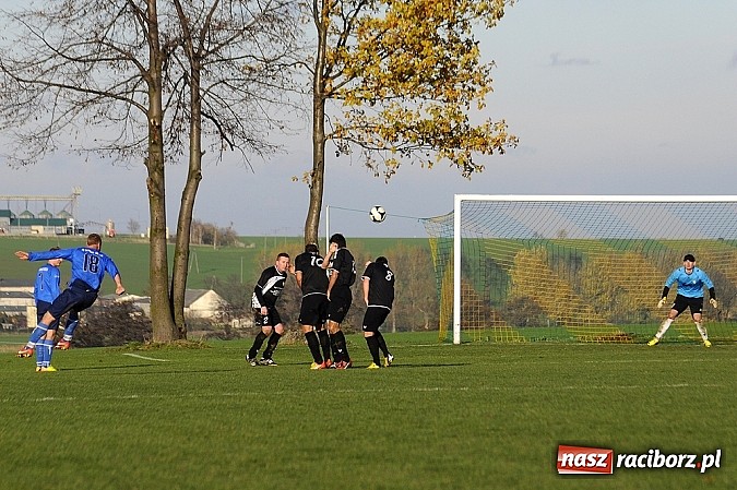 Zdjęcie w galerii na portalu naszraciborz.pl: Borucin zwycięża w hicie A klasy wiadomości z regionu