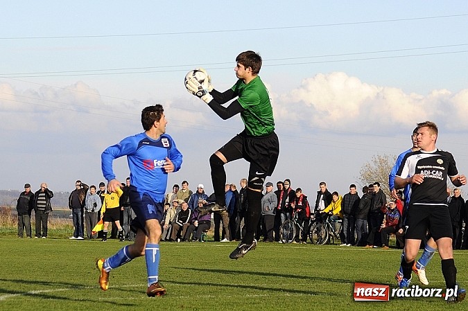 Zdjęcie w galerii na portalu naszraciborz.pl: Borucin zwycięża w hicie A klasy wiadomości z regionu