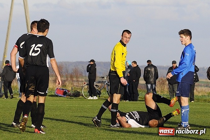 Zdjęcie w galerii na portalu naszraciborz.pl: Borucin zwycięża w hicie A klasy wiadomości z regionu