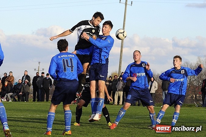 Zdjęcie w galerii na portalu naszraciborz.pl: Borucin zwycięża w hicie A klasy wiadomości z regionu