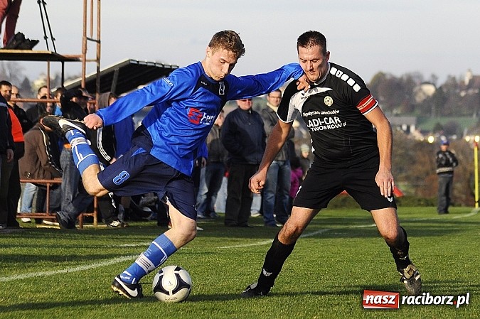 Zdjęcie w galerii na portalu naszraciborz.pl: Borucin zwycięża w hicie A klasy wiadomości z regionu